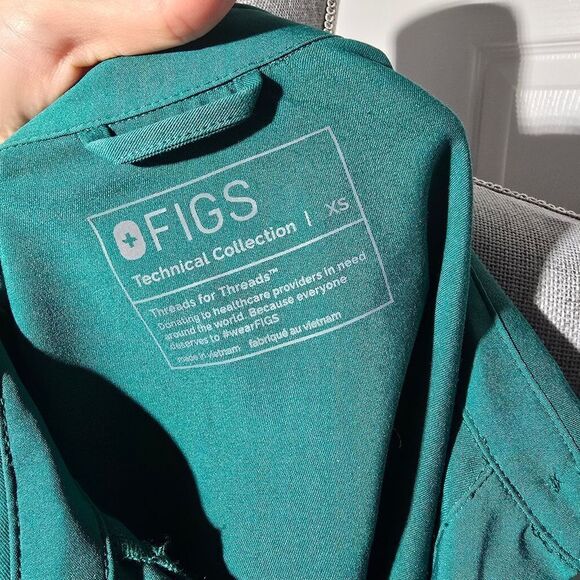 FIGS polo Scrub Top - Picture 4 of 5